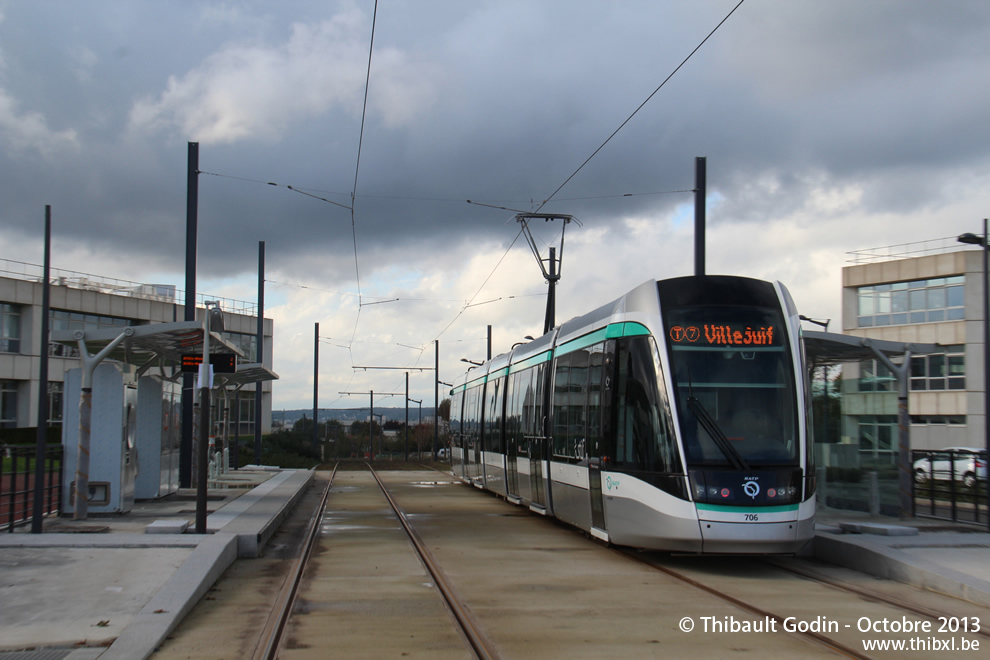 Tram 706 sur la ligne T7 (RATP) à Rungis