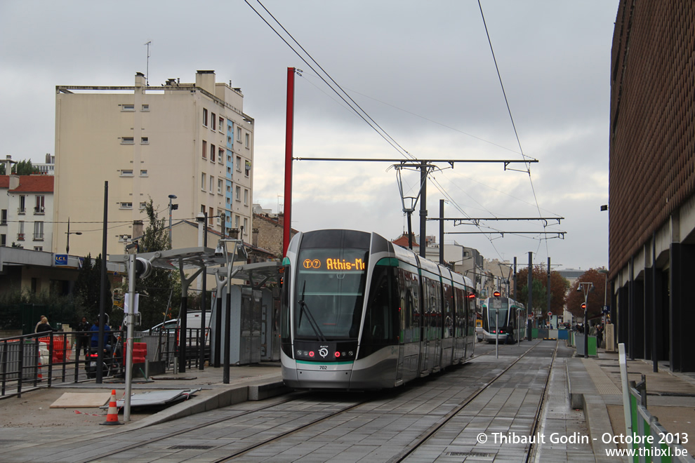 Tram 702 sur la ligne T7 (RATP) à Villejuif