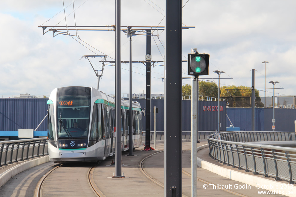 Tram 716 sur la ligne T7 (RATP) à Rungis