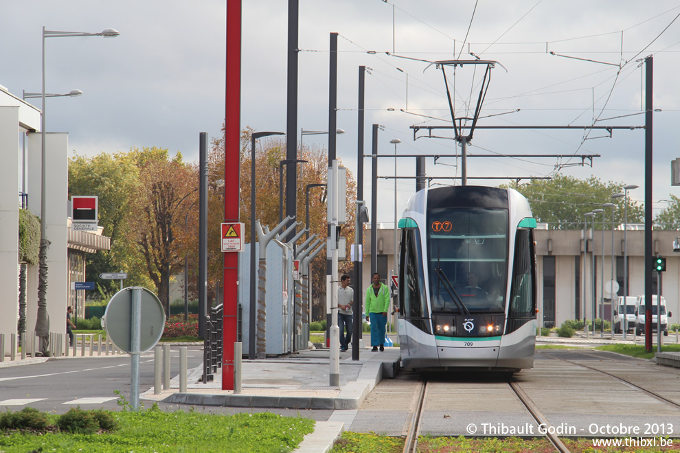 Tram 709 sur la ligne T7 (RATP) à Rungis