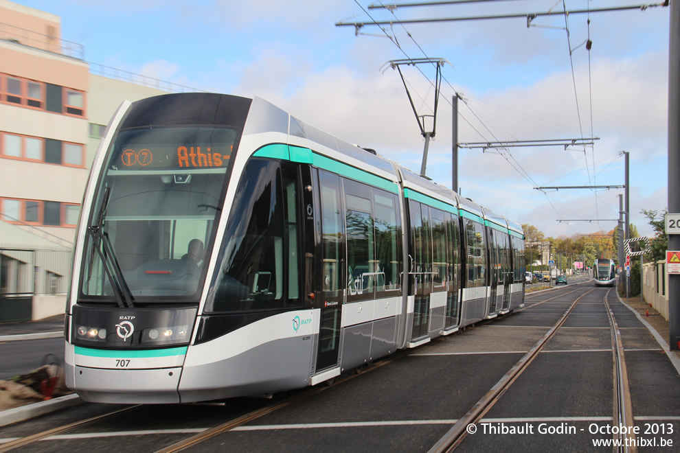 Tram 707 sur la ligne T7 (RATP) à Chevilly-Larue