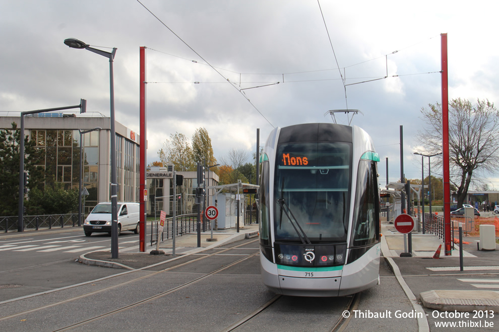 Tram 715 sur la ligne T7 (RATP) à Rungis