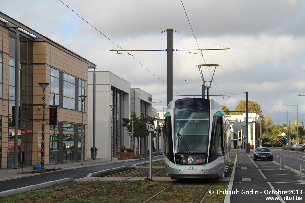 Tram 718 sur la ligne T7 (RATP) à Rungis