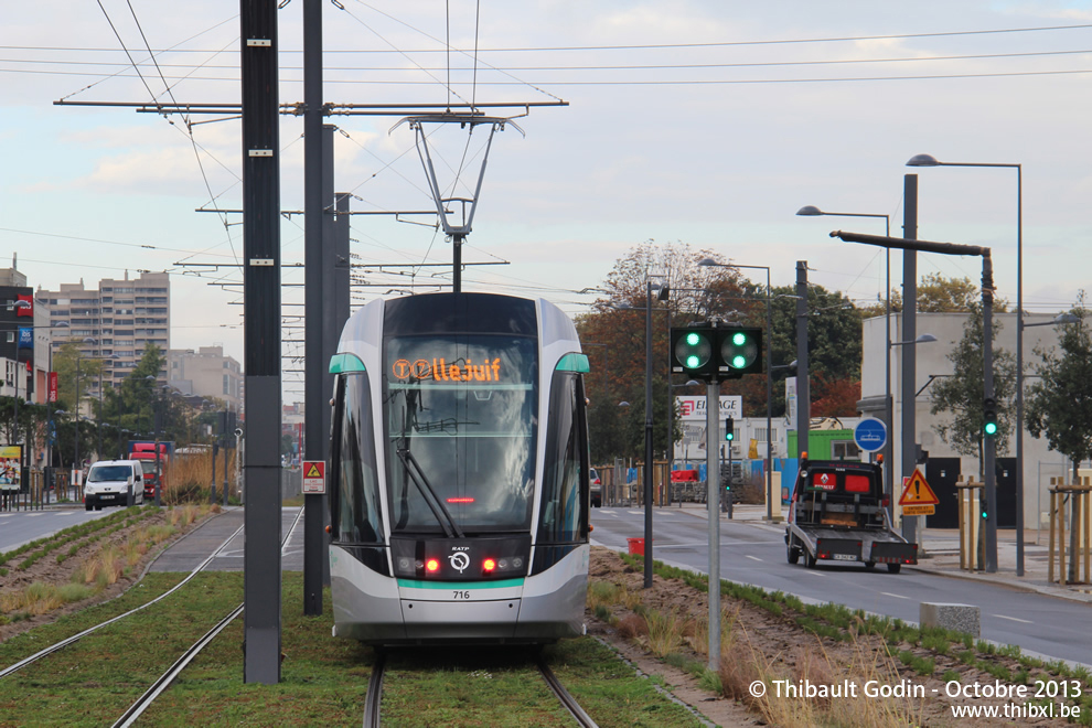 Tram 716 sur la ligne T7 (RATP) à Vitry-sur-Seine