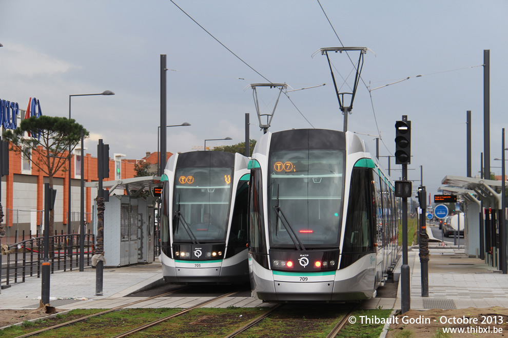 Trams 705 et 709 sur la ligne T7 (RATP) à Villejuif