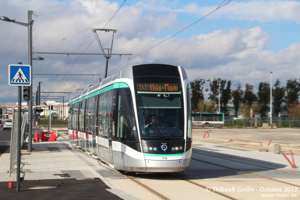 Tram 716 sur la ligne T7 (RATP) à Orly