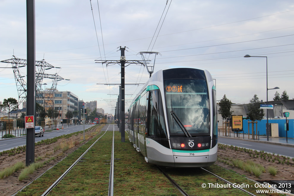 Tram 716 sur la ligne T7 (RATP) à Vitry-sur-Seine