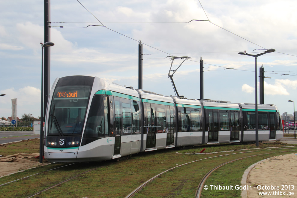 Tram 705 sur la ligne T7 (RATP) à Athis-Mons