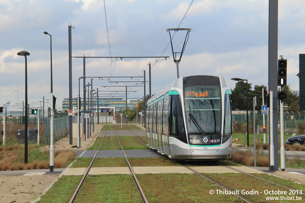 Tram 705 sur la ligne T7 (RATP) à Athis-Mons