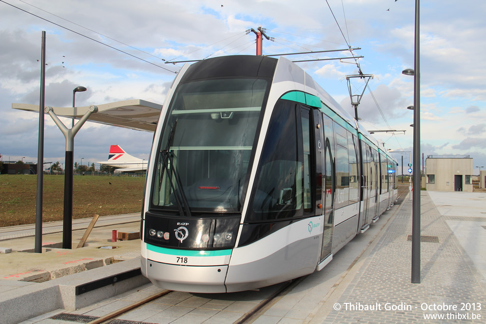 Tram 718 sur la ligne T7 (RATP) à Athis-Mons