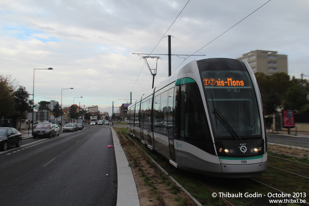 Tram 709 sur la ligne T7 (RATP) à Villejuif