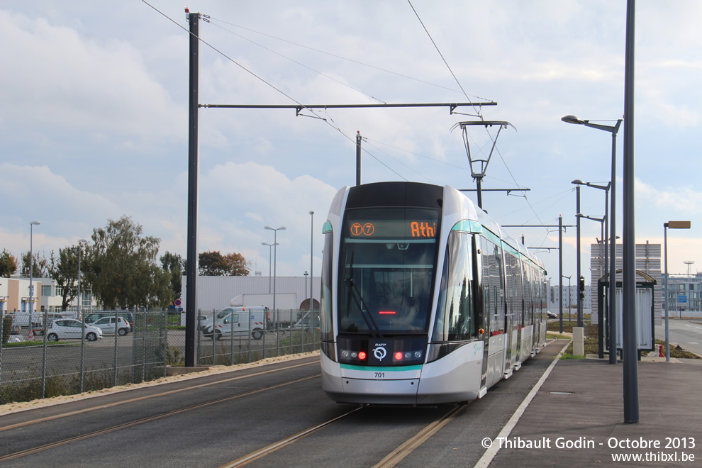 Tram 701 sur la ligne T7 (RATP) à Orly