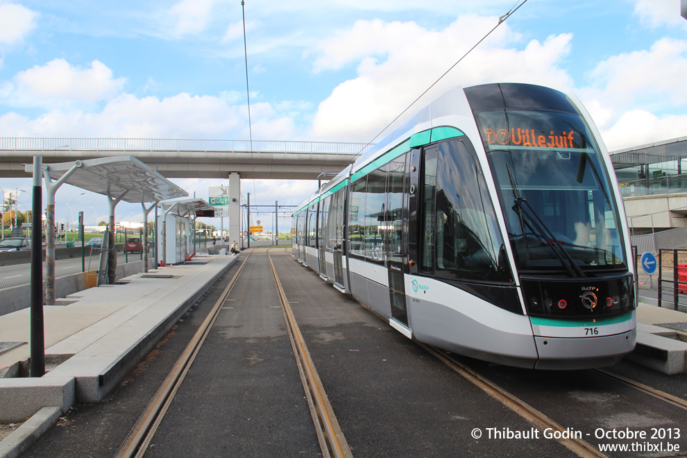 Tram 716 sur la ligne T7 (RATP) à Paray-Vieille-Poste