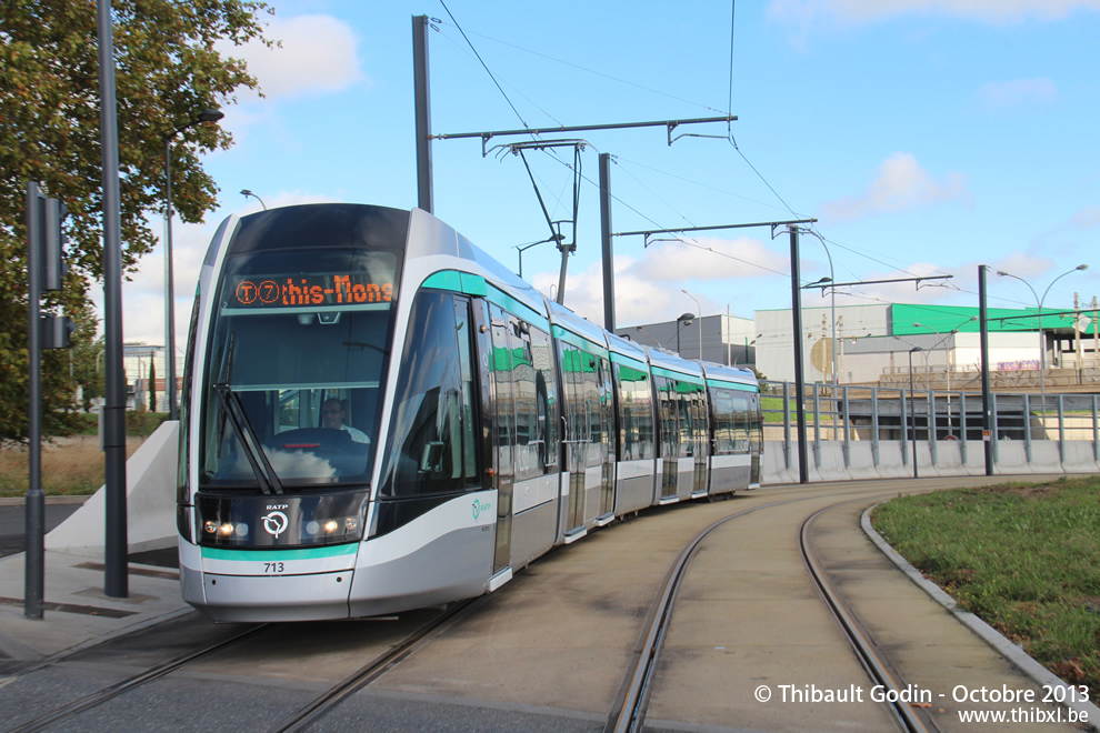 Tram 713 sur la ligne T7 (RATP) à Rungis