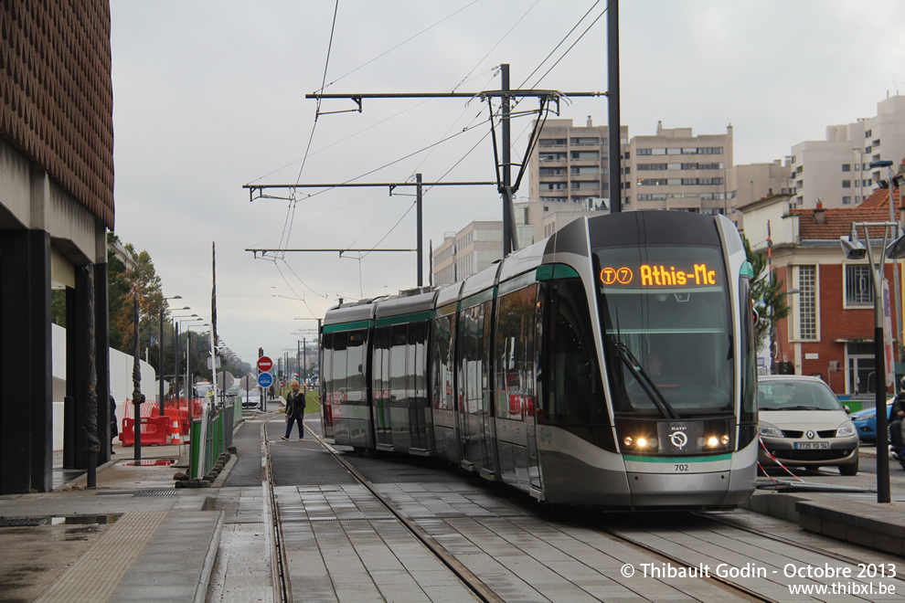 Tram 702 sur la ligne T7 (RATP) à Villejuif