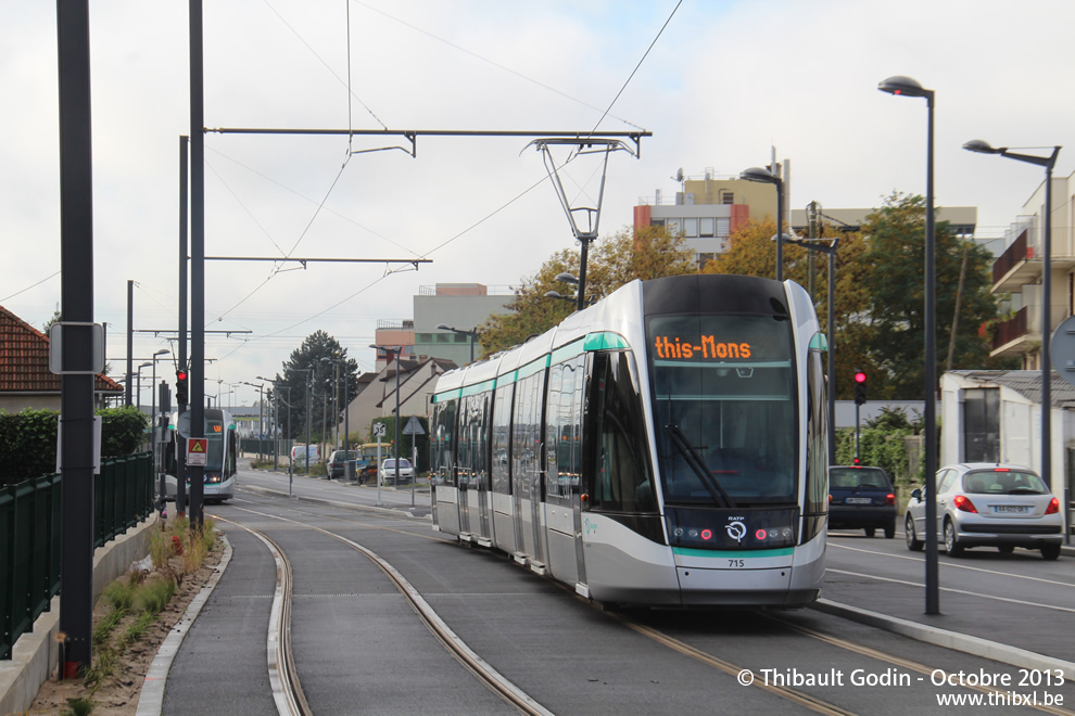 Tram 715 sur la ligne T7 (RATP) à Chevilly-Larue