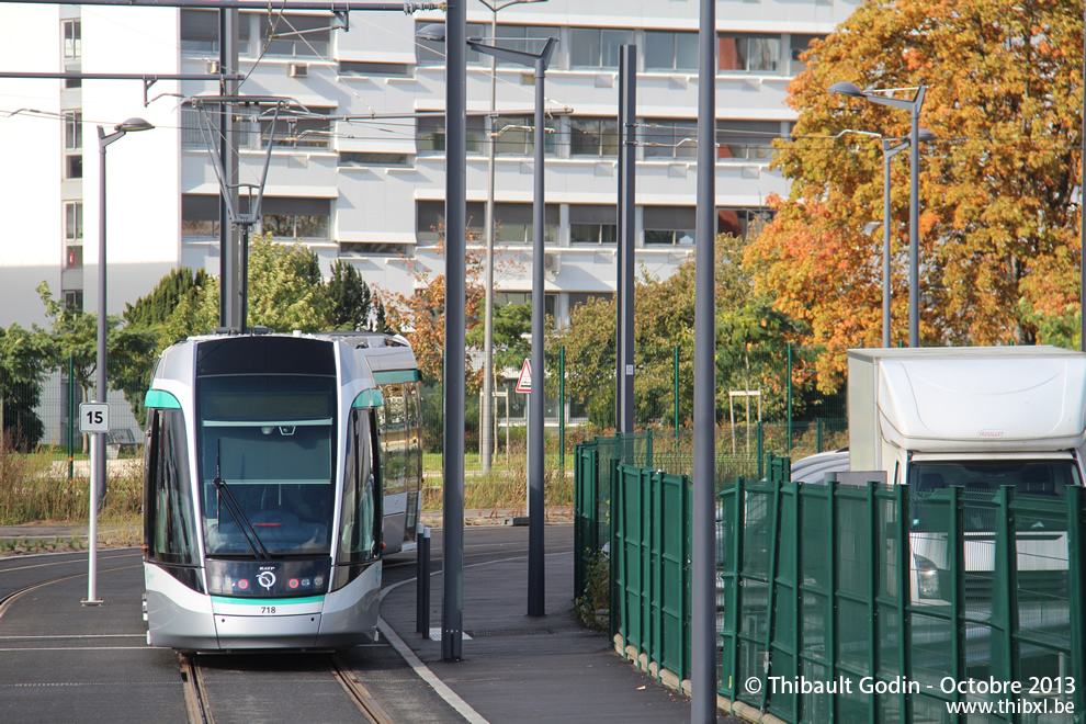 Tram 718 sur la ligne T7 (RATP) à Chevilly-Larue