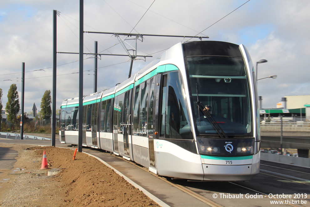 Tram 715 sur la ligne T7 (RATP) à Rungis