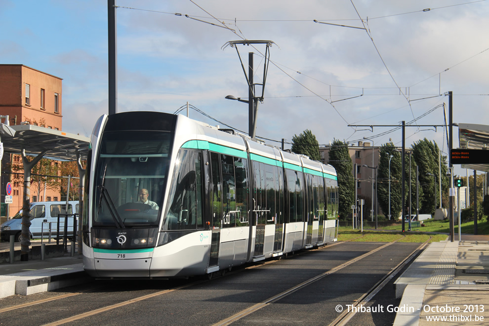 Tram 718 sur la ligne T7 (RATP) à Chevilly-Larue