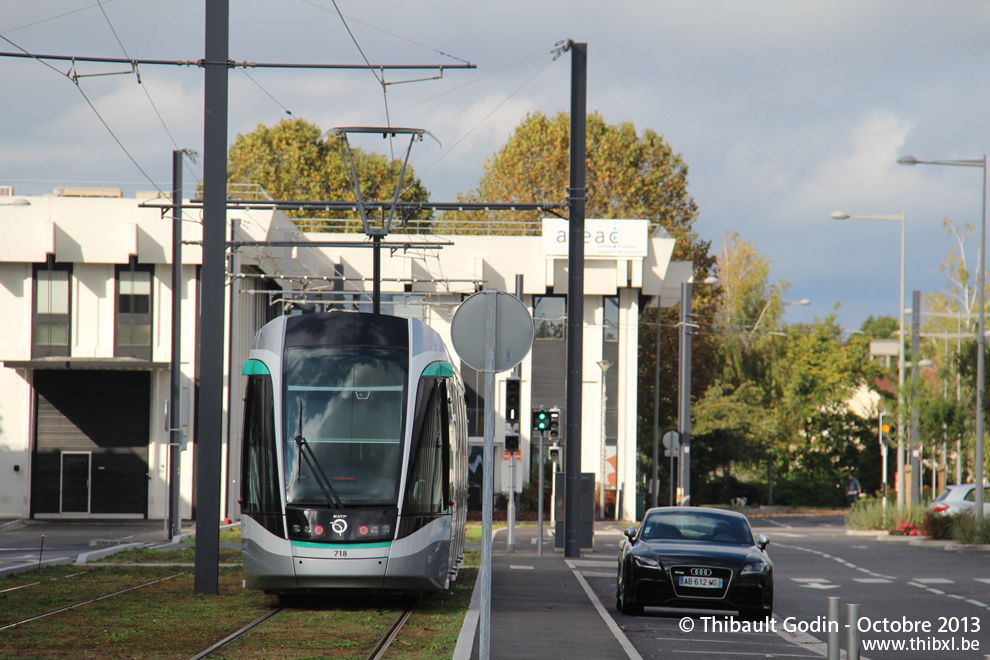 Tram 718 sur la ligne T7 (RATP) à Rungis