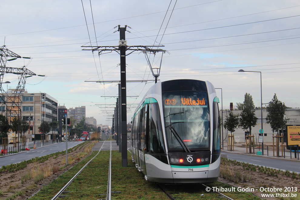 Tram 716 sur la ligne T7 (RATP) à Vitry-sur-Seine