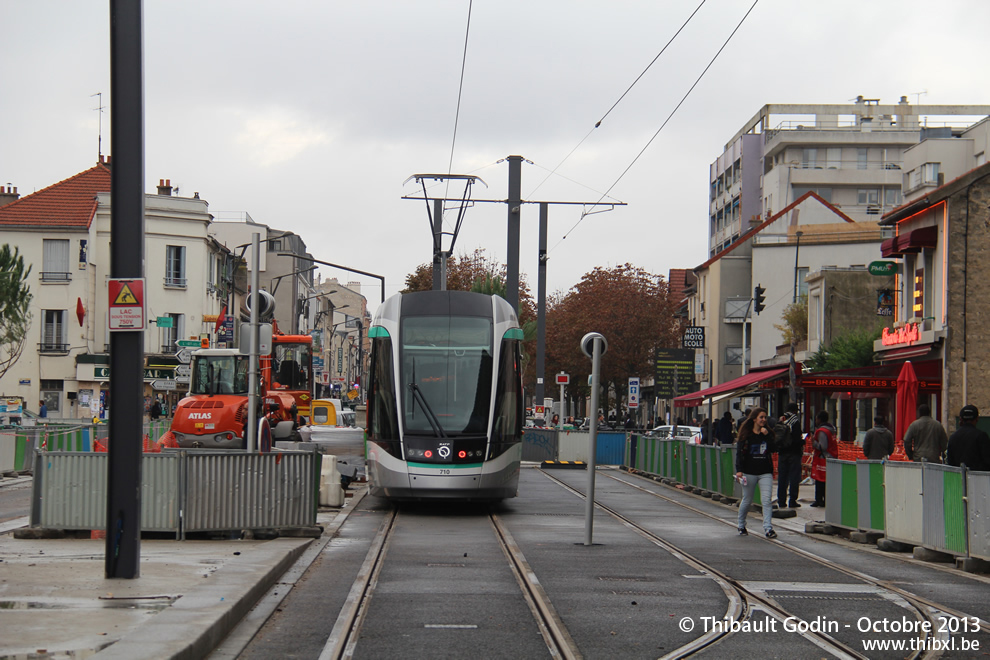 Tram 710 sur la ligne T7 (RATP) à Villejuif