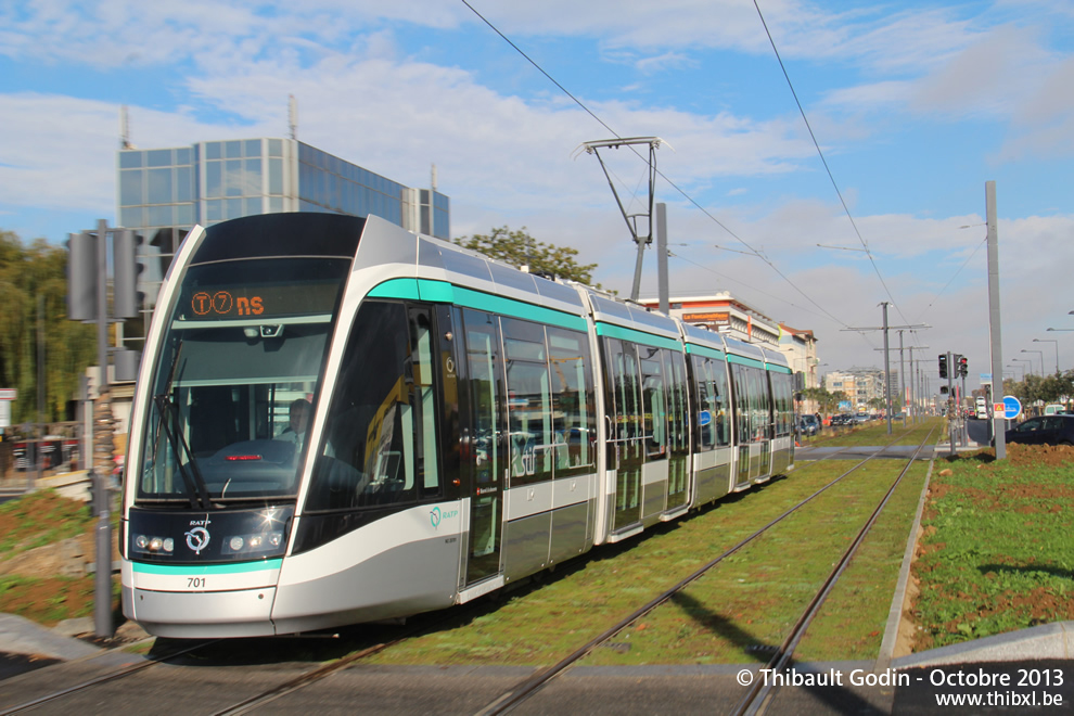 Tram 701 sur la ligne T7 (RATP) à Chevilly-Larue