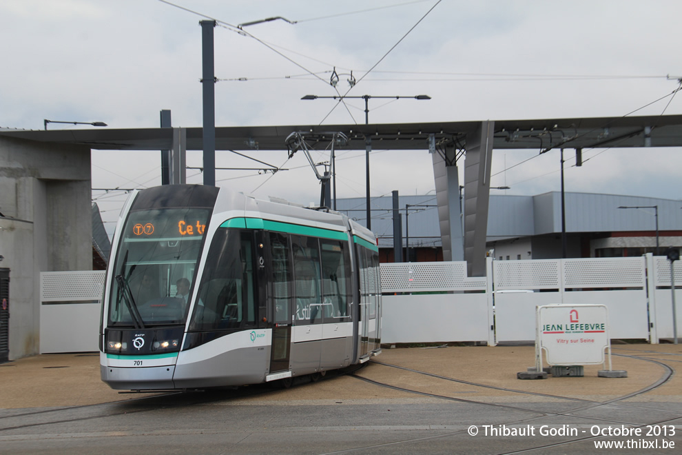 Tram 701 sur la ligne T7 (RATP) à Vitry-sur-Seine