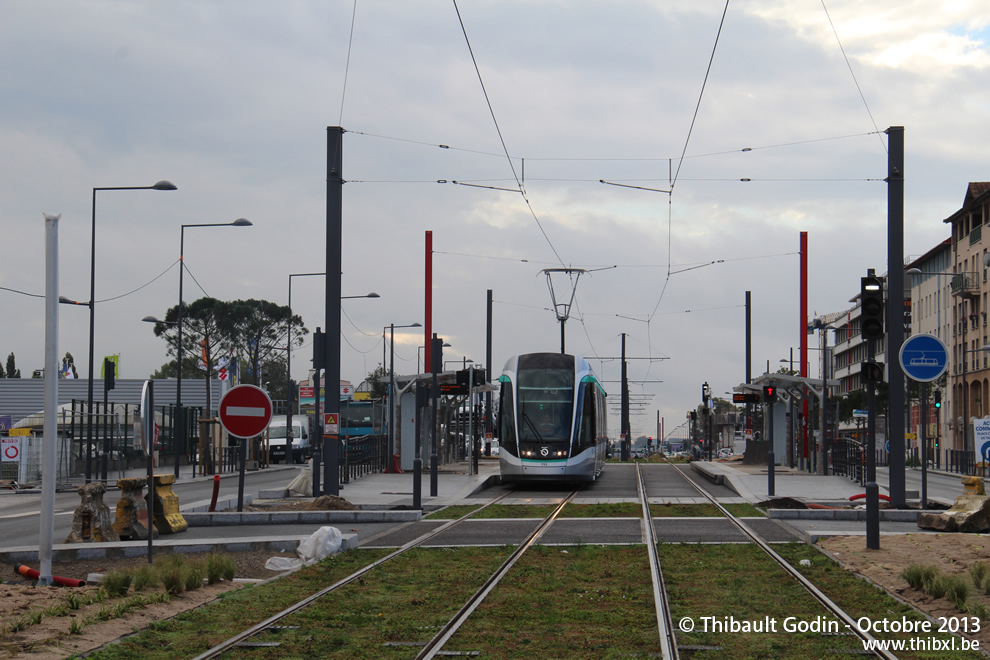 Tram 715 sur la ligne T7 (RATP) à Vitry-sur-Seine