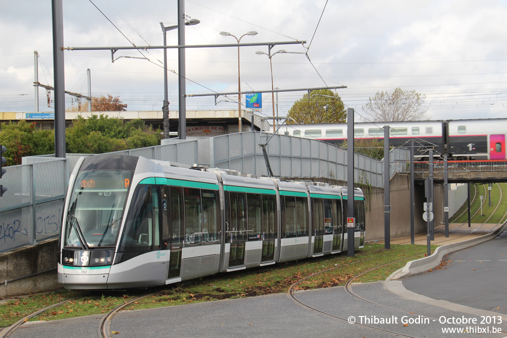 Tram 702 sur la ligne T7 (RATP) à Rungis