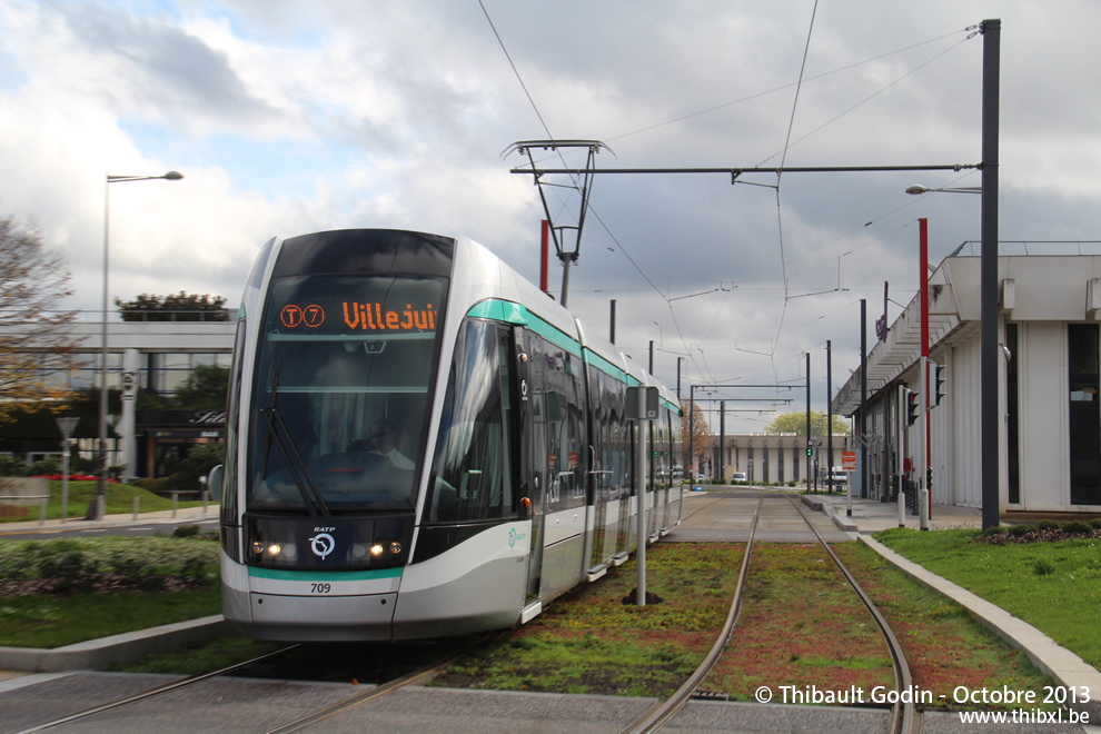 Tram 709 sur la ligne T7 (RATP) à Rungis