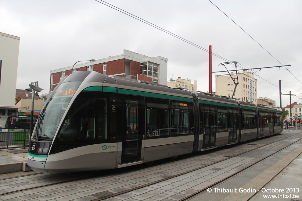 Tram 707 sur la ligne T7 (RATP) à Villejuif