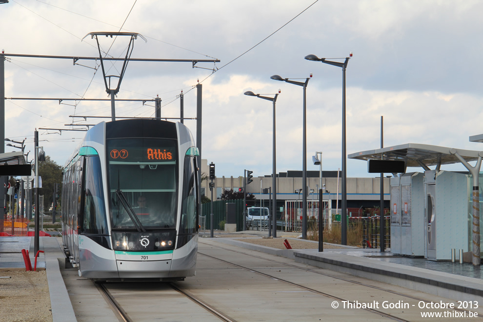 Tram 701 sur la ligne T7 (RATP) à Orly