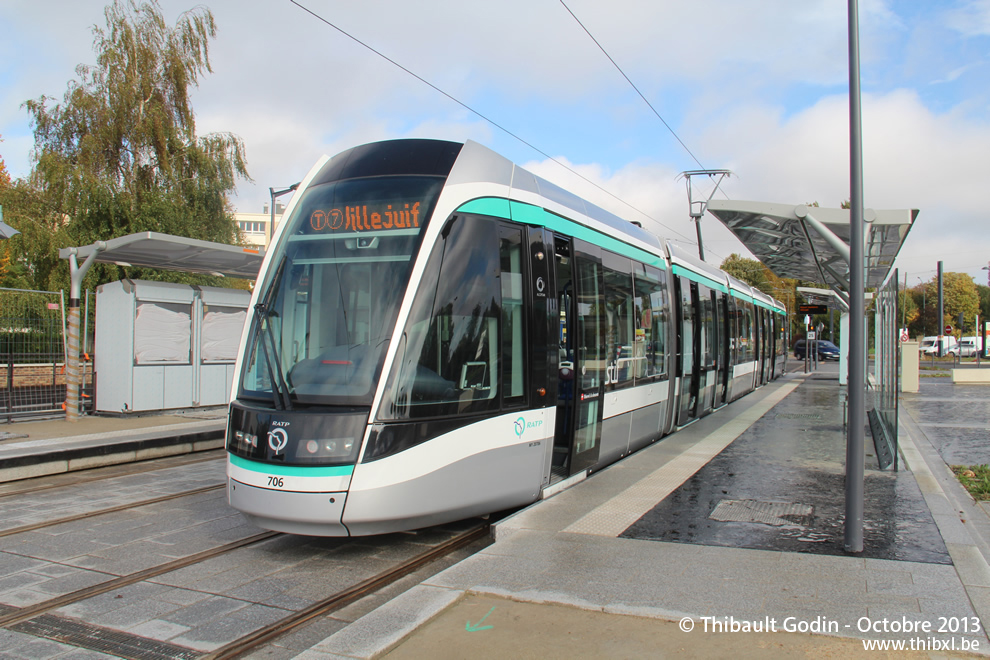 Tram 706 sur la ligne T7 (RATP) à Chevilly-Larue