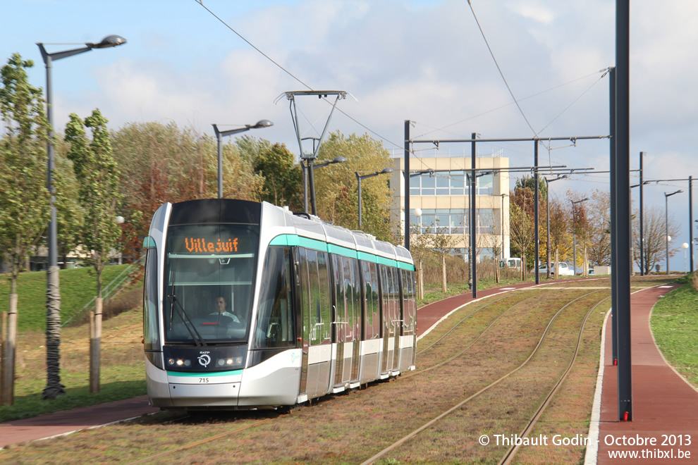 Tram 715 sur la ligne T7 (RATP) à Rungis