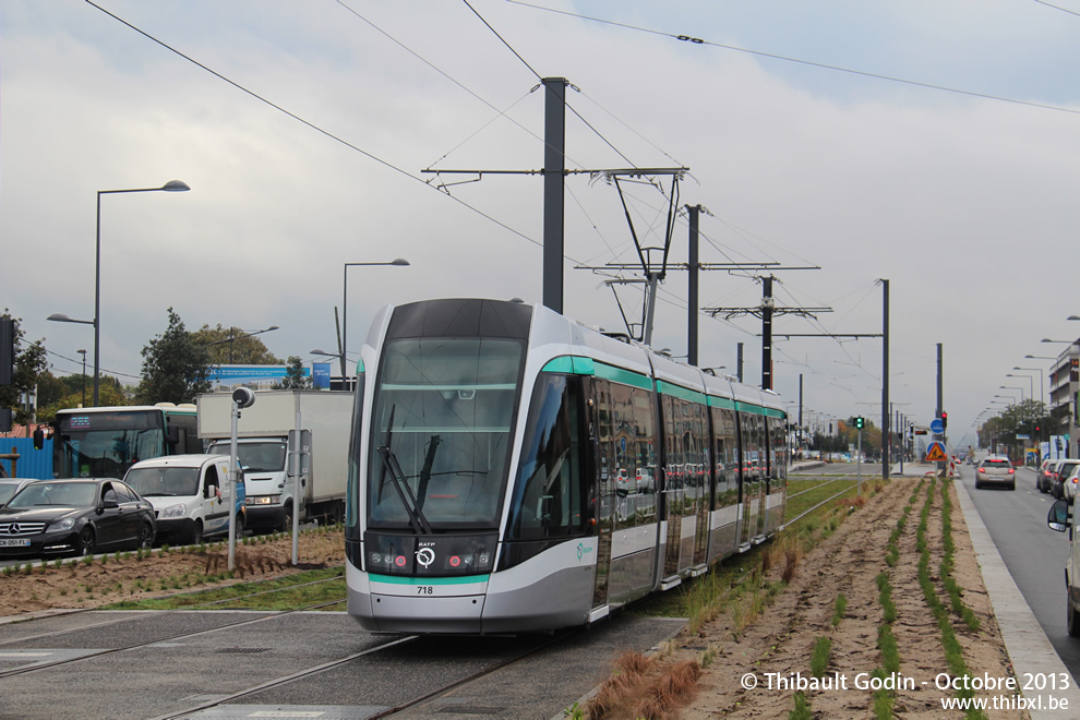 Tram 718 sur la ligne T7 (RATP) à Chevilly-Larue