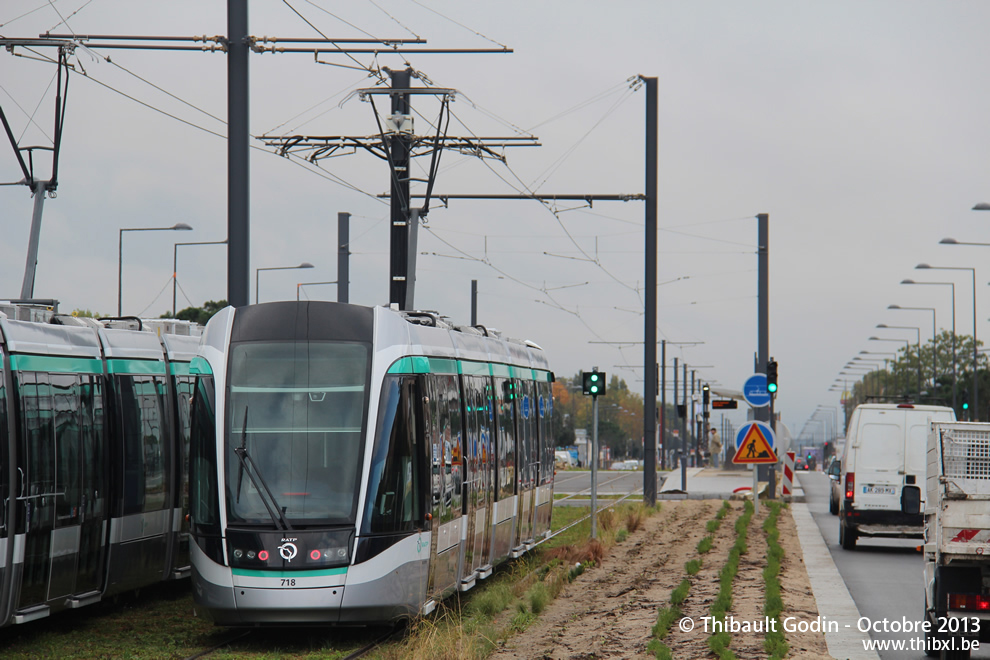 Tram 718 sur la ligne T7 (RATP) à Chevilly-Larue