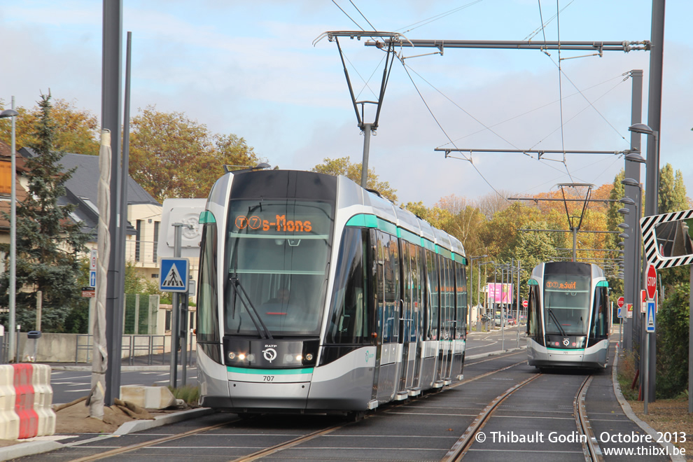 Tram 707 sur la ligne T7 (RATP) à Chevilly-Larue