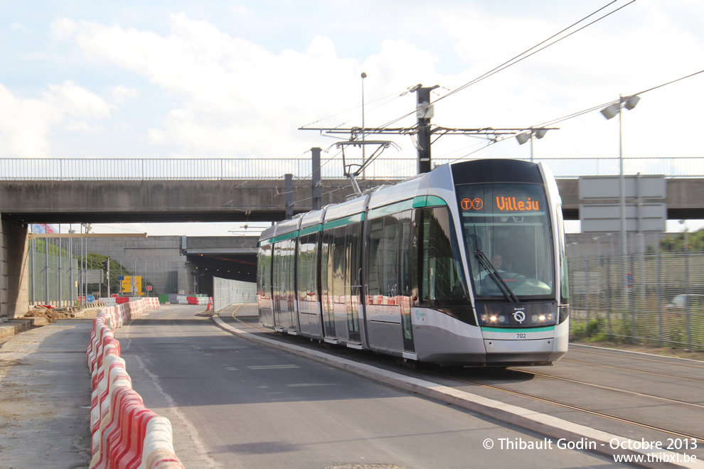 Tram 702 sur la ligne T7 (RATP) à Paray-Vieille-Poste