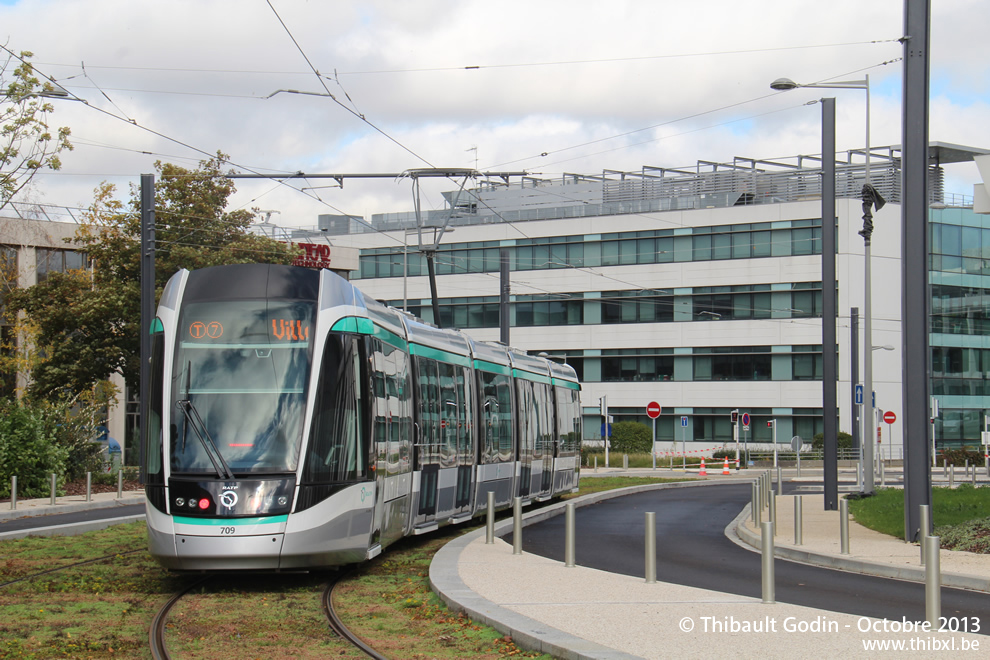 Tram 709 sur la ligne T7 (RATP) à Rungis