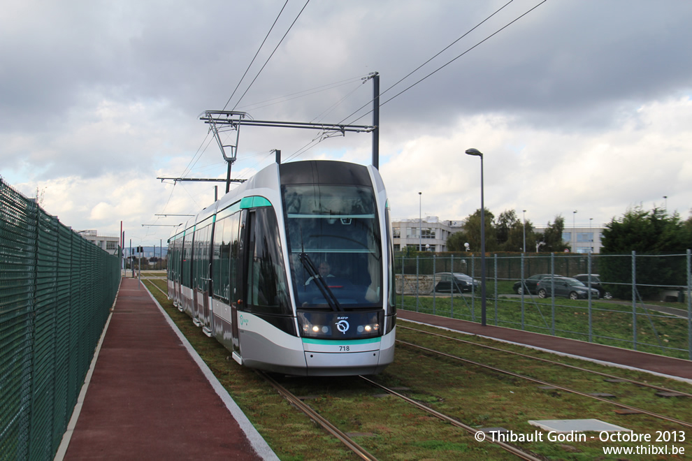 Tram 718 sur la ligne T7 (RATP) à Paray-Vieille-Poste