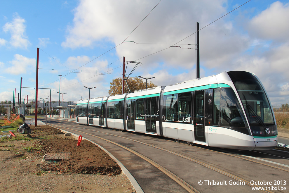 Tram 718 sur la ligne T7 (RATP) à Rungis