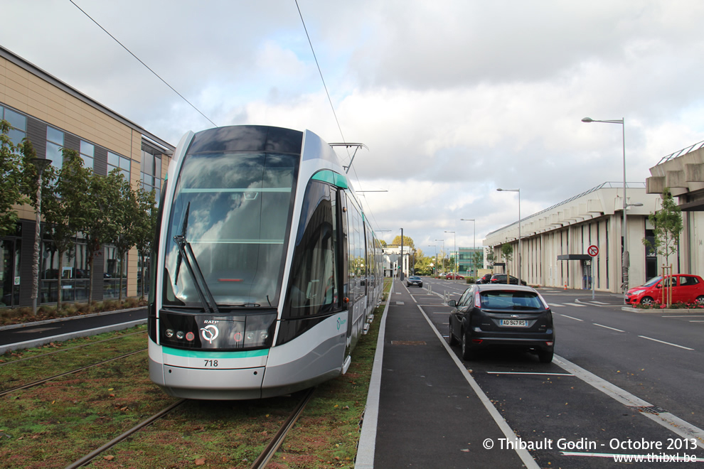 Tram 718 sur la ligne T7 (RATP) à Rungis