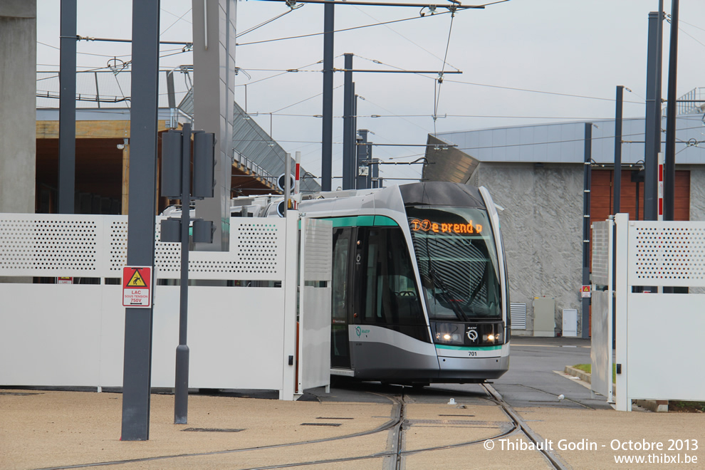 Tram 701 sur la ligne T7 (RATP) à Vitry-sur-Seine