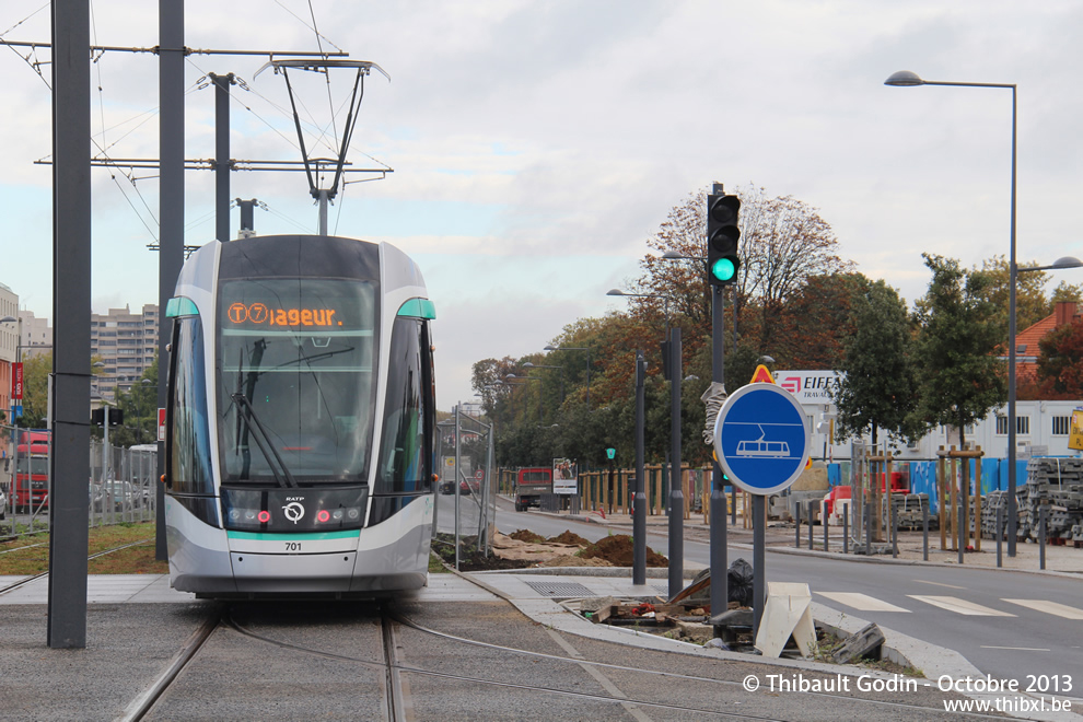 Tram 701 sur la ligne T7 (RATP) à Vitry-sur-Seine