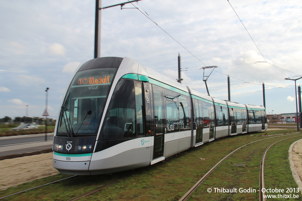 Tram 705 sur la ligne T7 (RATP) à Athis-Mons