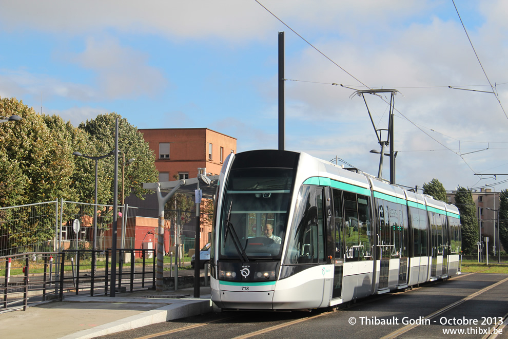 Tram 718 sur la ligne T7 (RATP) à Chevilly-Larue