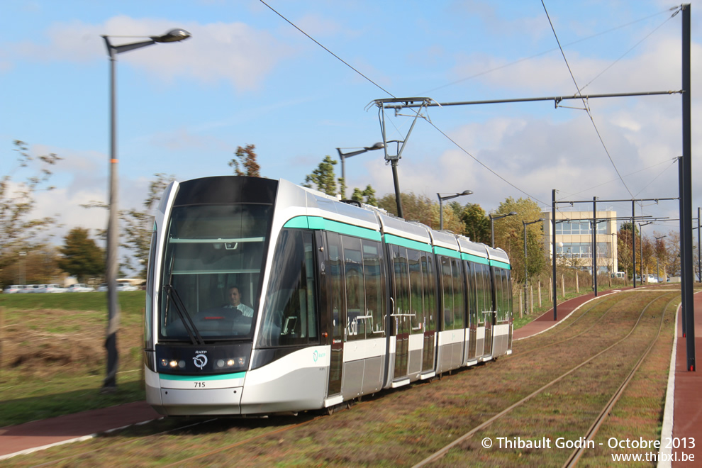 Tram 715 sur la ligne T7 (RATP) à Rungis