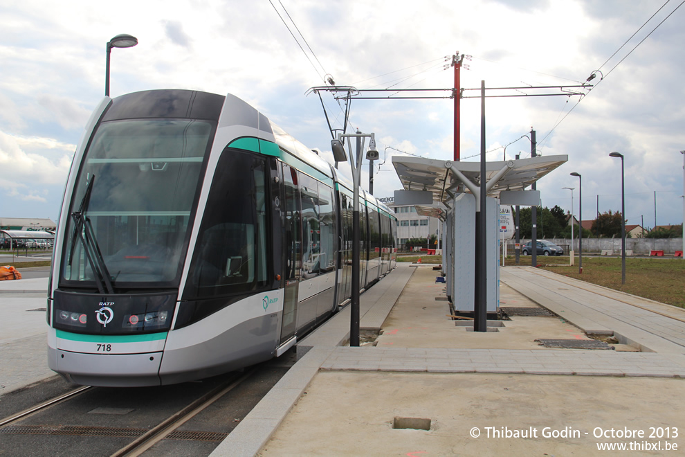 Tram 718 sur la ligne T7 (RATP) à Athis-Mons