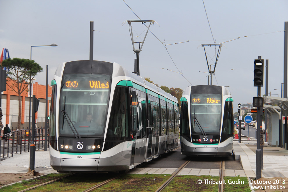 Trams 705 et 709 sur la ligne T7 (RATP) à Villejuif